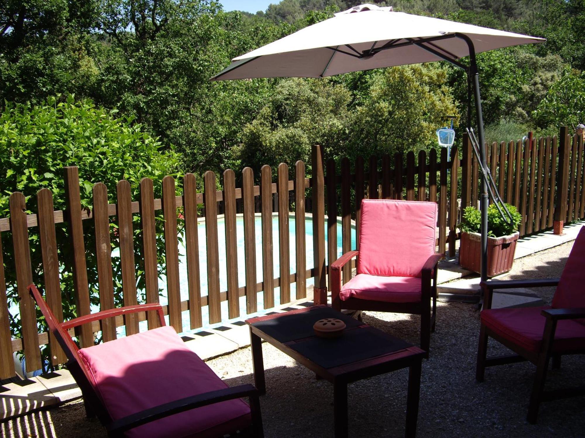 La Bastide De Mauragne - Gite Les Iris Apt Luaran gambar